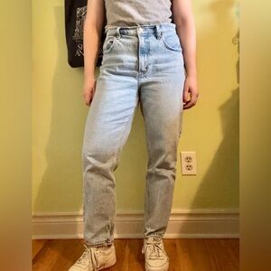 Abercrombie Curve Love Ultra High Rise 90s Straight Jeans, Light, 29 extra short